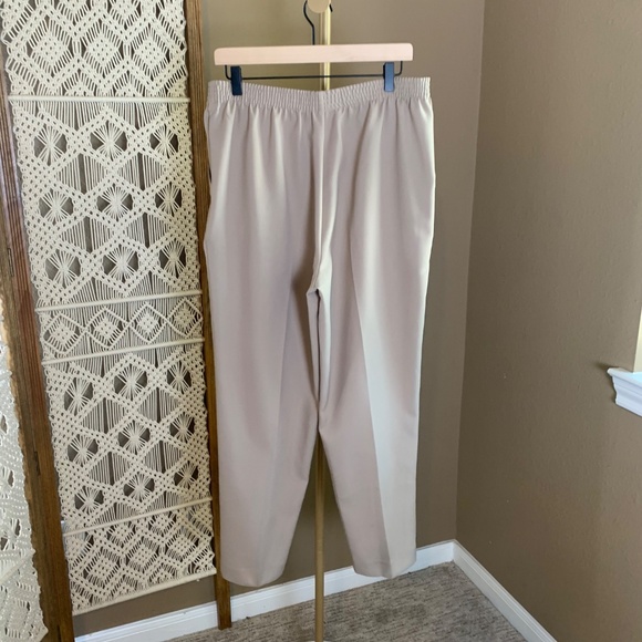 Donnkenny Classics Polyester Pull-On Pants 16P ~ Taupe ~ Comfort Fit - Picture 2 of 9